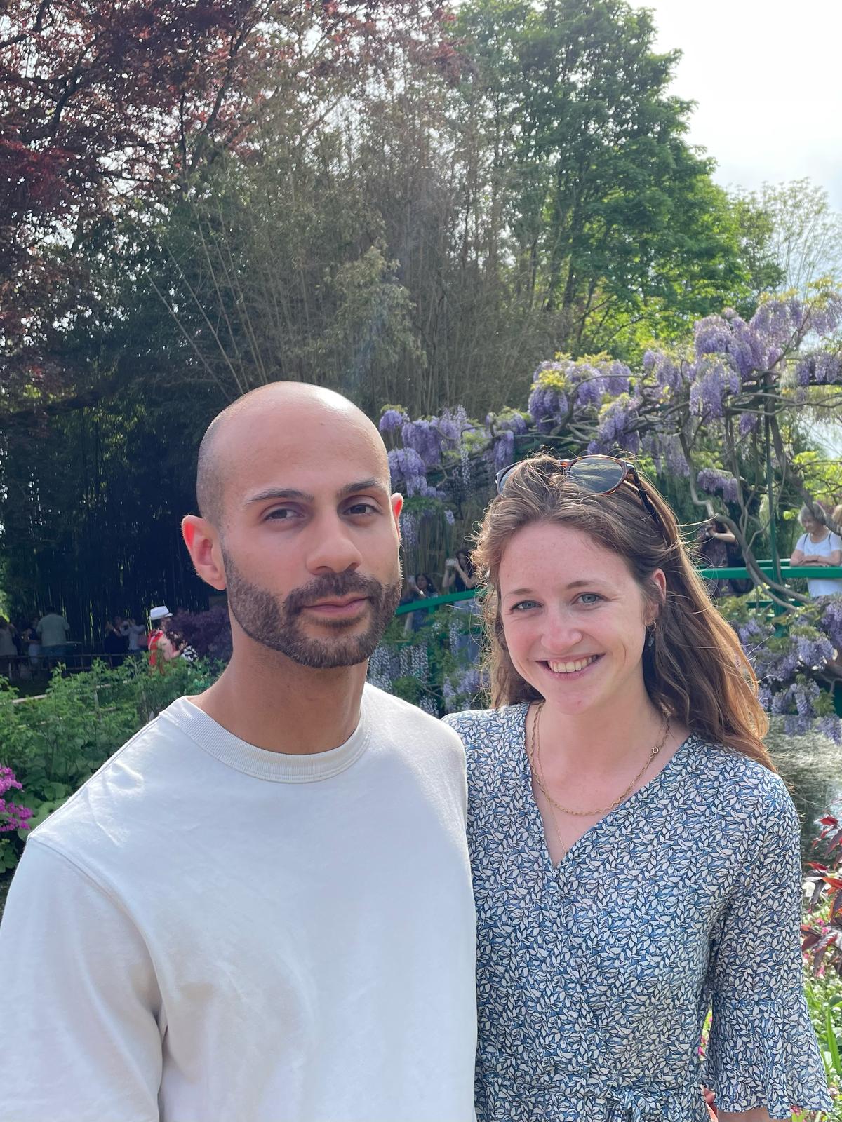 Sacha et Isaure dans le jardin